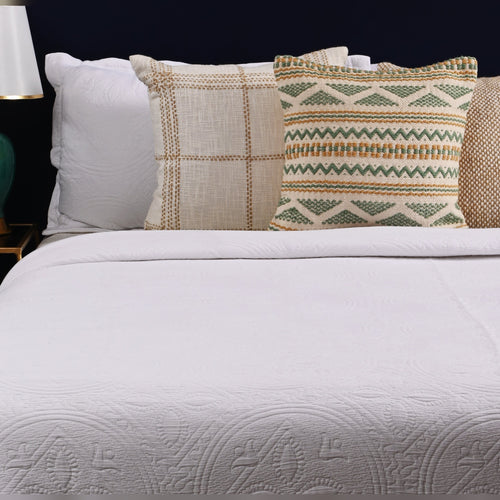 Day & Night Matelass���� Bedcover Made from Organic Long-Staple Cotton, Light, Airy, Soft Hand Feel. Includes Two Pillow Shams, Adding Luxury Your Bed, Perfect for Year-Round Comfort and Relaxation (1 Bedcover + 2 Pillow Shams)