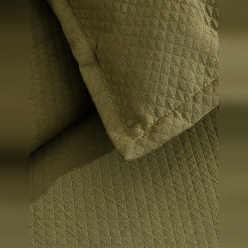 Solitaire Matelass���� Bedcover, Made from Organic Cotton, Features a Smooth Feel with Subtle Loft, Includes Bedcover and 2 Pillow Shams, Breathable and Soft, Ideal for a Cozy and Luxurious Bedroom Ambience (1 Bedcover + 2 Pillow Shams)