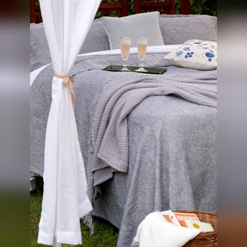 Meadow Matelass���� Cotton Bedcover, Organic Long-Staple Cotton with French-Inspired Design, Lightweight, Wrinkle-Free, Soft and Cozy Bedroom Comfort, Premium Bedding with Pillow Shams (King Size)