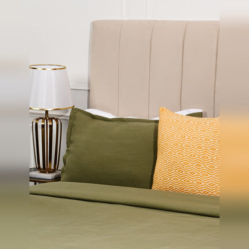 Solitaire Matelass���� Bedcover, Made from Organic Cotton, Features a Smooth Feel with Subtle Loft, Includes Bedcover and 2 Pillow Shams, Breathable and Soft, Ideal for a Cozy and Luxurious Bedroom Ambience (1 Bedcover + 2 Pillow Shams)