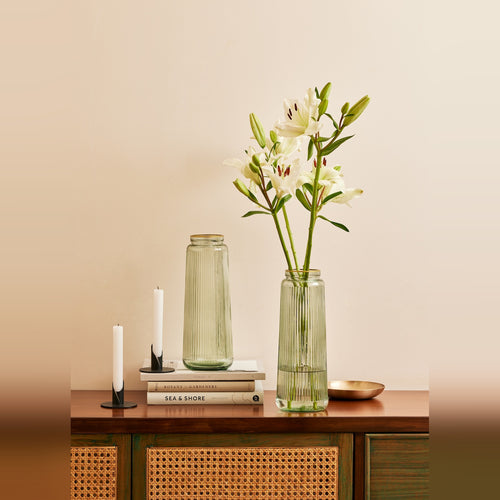 Emerald Fluted Vase, Glass with Classic Fluted Design and Elegant Pastel Emerald Finish, Perfect for Dried Pampas or Fresh Flowers, Ideal for Enhancing Entrance, Living Rooms, and Dining Spaces, Stylish Home D����cor Accent (Shade of Emerald)