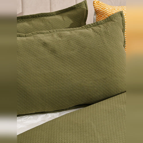 Solitaire Matelass���� Bedcover, Made from Organic Cotton, Features a Smooth Feel with Subtle Loft, Includes Bedcover and 2 Pillow Shams, Breathable and Soft, Ideal for a Cozy and Luxurious Bedroom Ambience (1 Bedcover + 2 Pillow Shams)