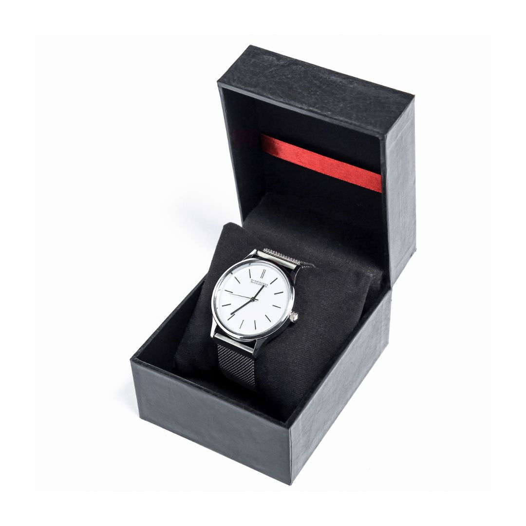 Silver Watch �������� Classic Analog Design, Steel Strap, Perfect for Weddings or Casual Wear, Silver